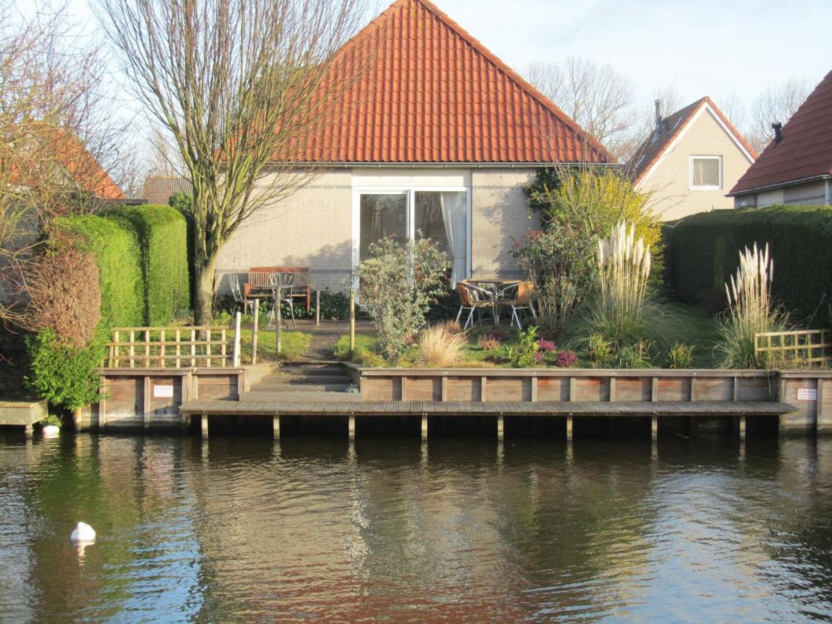 Detached Bungalow With Dishwasher At The Water 梅代姆里克 外观 照片